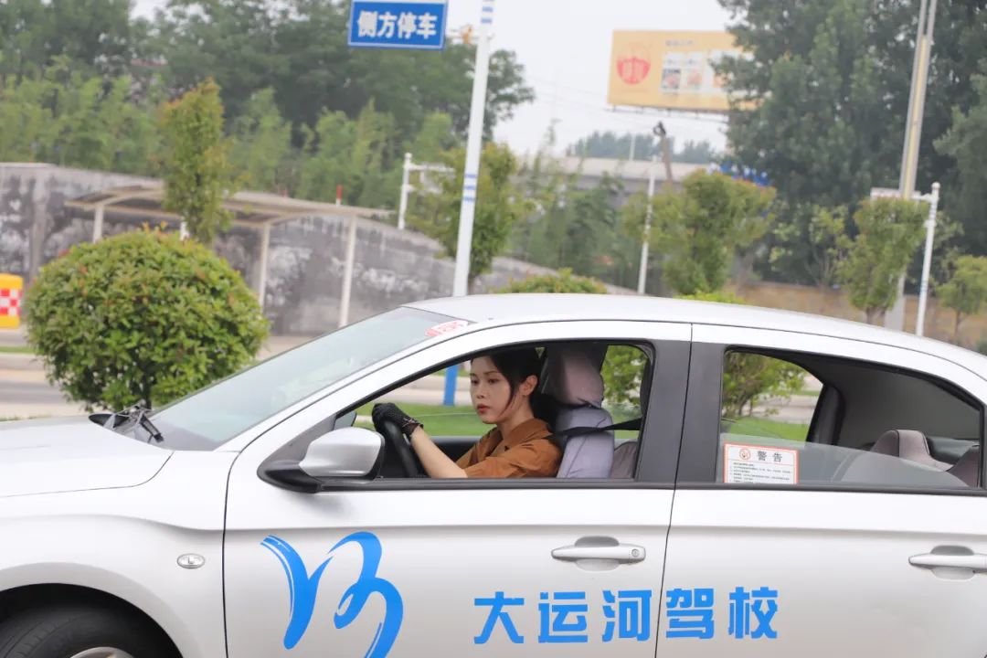 【濟(jì)寧大運(yùn)河駕校】“第十屆學(xué)車夏令營”第一批大學(xué)生順利拿證！(圖6)