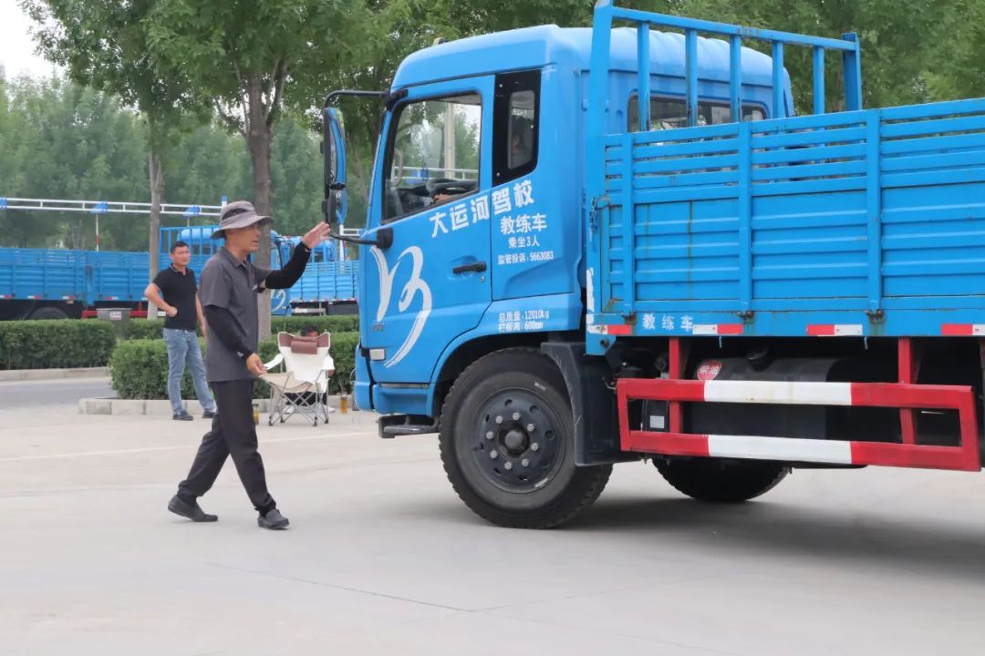【濟(jì)寧大運(yùn)河駕?！繉W(xué)大車45天拿證！金秋報(bào)名鉅惠進(jìn)行中...(圖3)