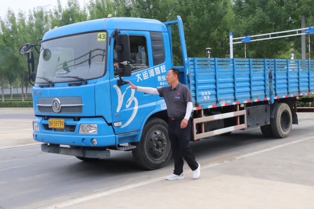 【濟(jì)寧大運(yùn)河駕?！繉W(xué)大車45天拿證！金秋報(bào)名鉅惠進(jìn)行中...(圖2)