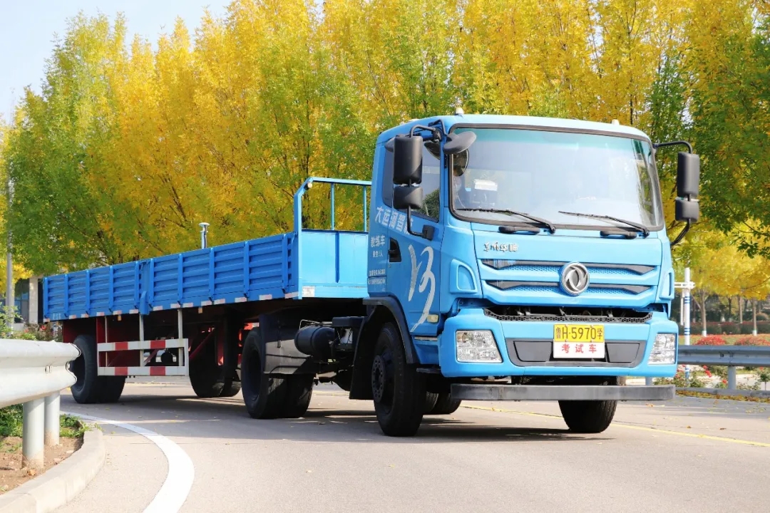 賞校園秋日盛景，享大車班型升級福利——學(xué)車就現(xiàn)在！(圖12)