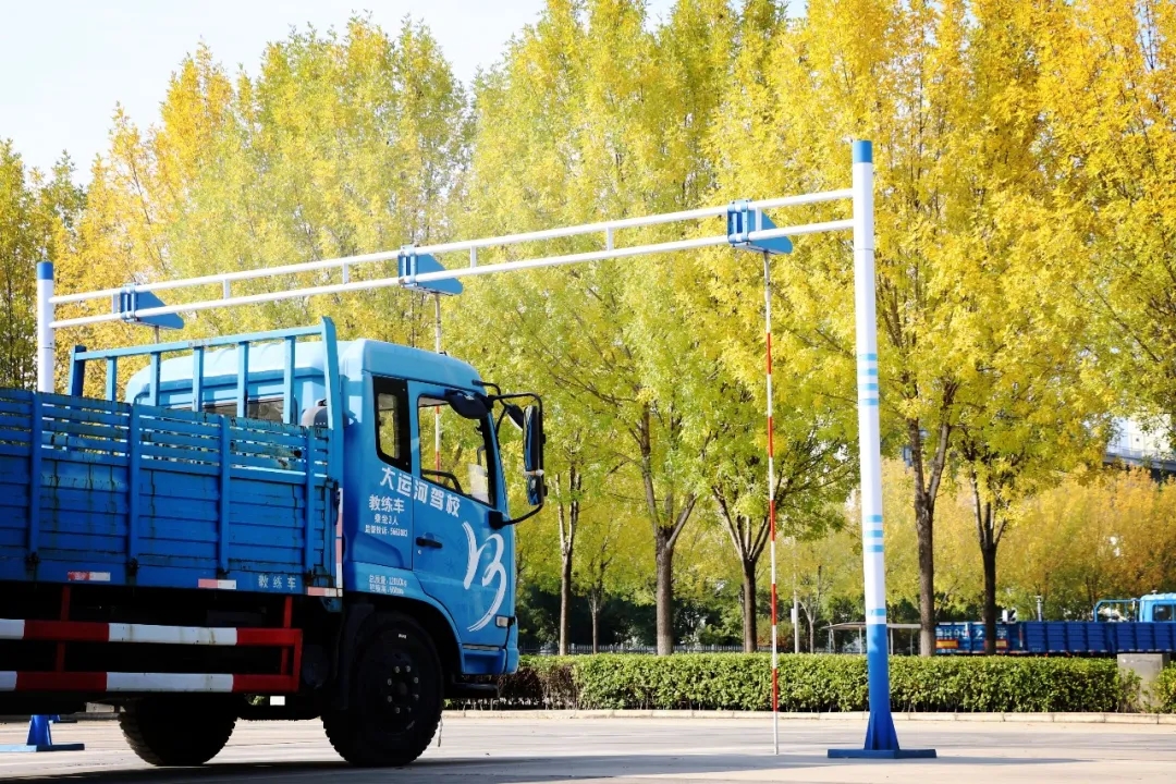 賞校園秋日盛景，享大車班型升級福利——學(xué)車就現(xiàn)在！(圖17)