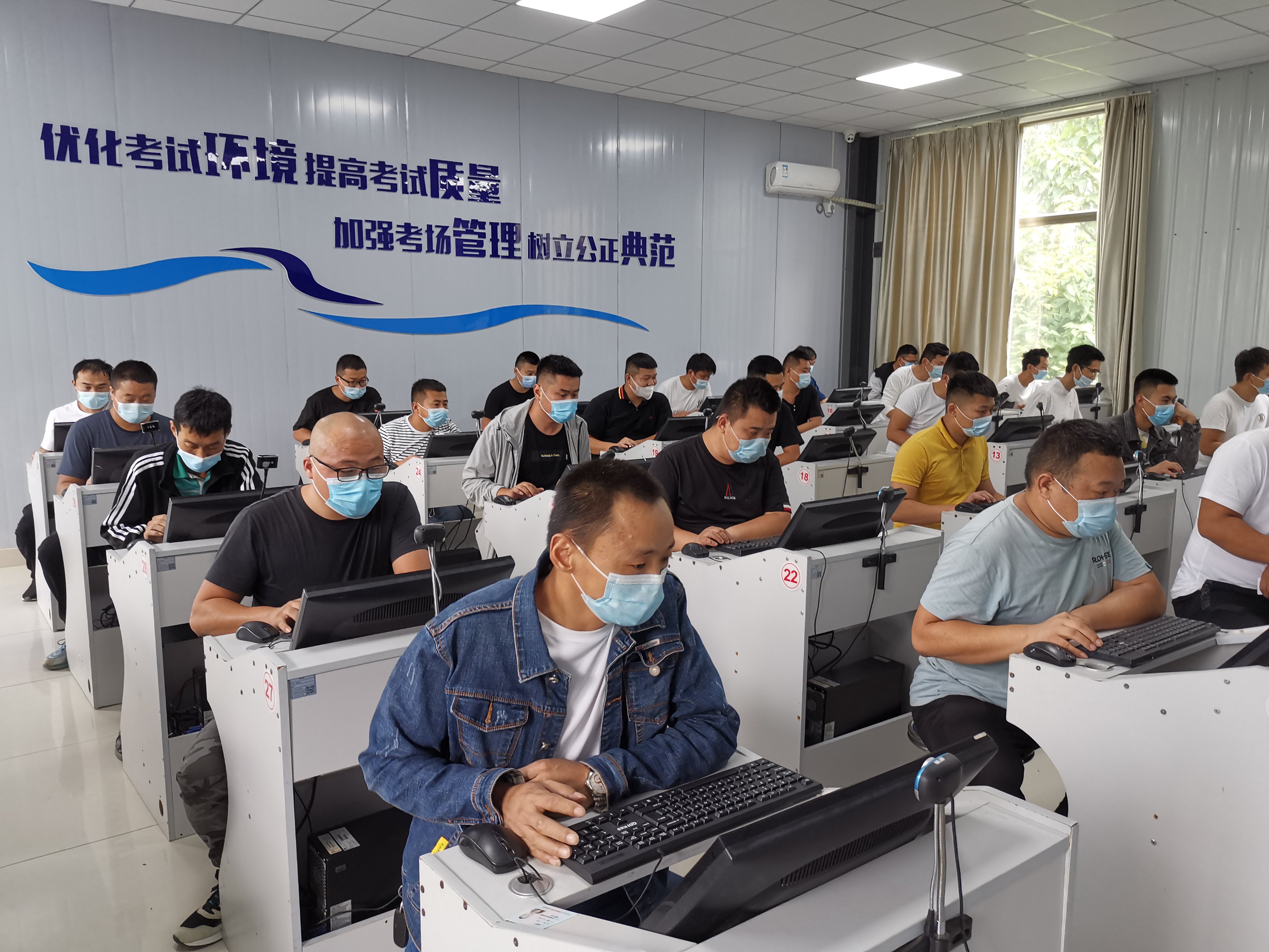 【濟(jì)寧大運(yùn)河駕校】貨運(yùn)上崗證火熱報(bào)名中，最快僅需兩天！(圖2)